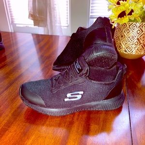 Sketchers 6.5 W slip resistant work shoe slide on